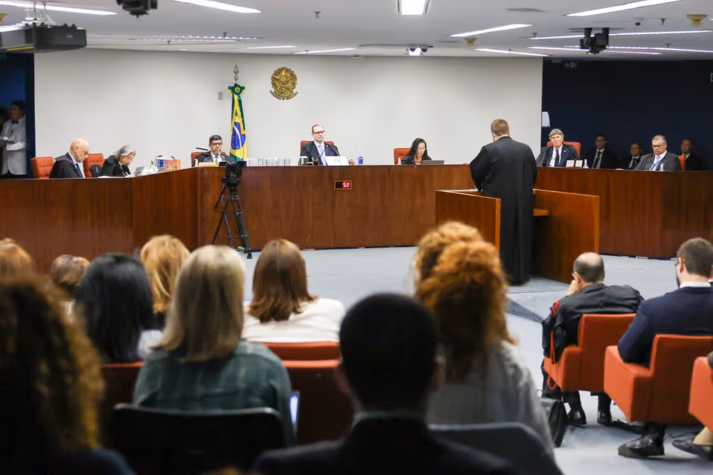 Heleno tenta se descolar de Bolsonaro
