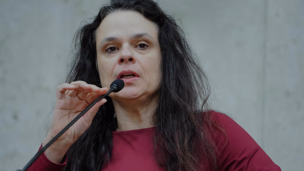 Crusoé: “Não tem livro de direito que sustente isso”, diz Janaina