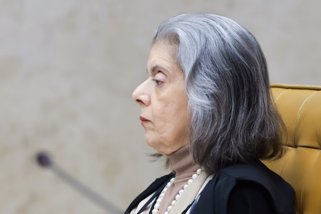 Bolsonaro liderou organização criminosa para tomada do poder, diz Cármen Lúcia