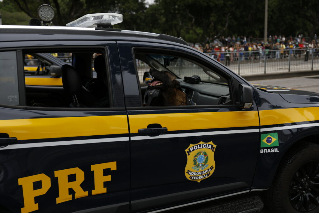 PF prende 17 e bloqueia R$ 18 mi em operação em SP