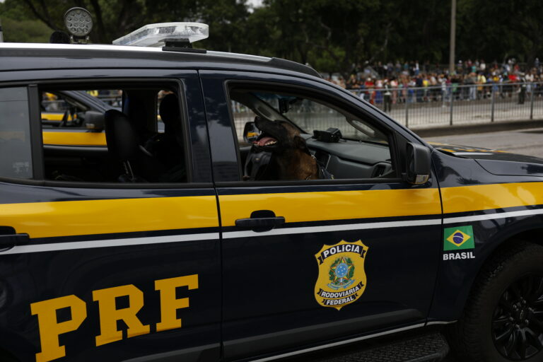PF prende 17 e bloqueia R$ 18 mi em operação em SP