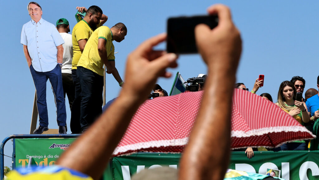 Direita implora por candidato