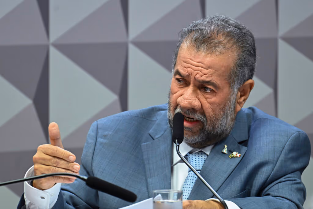 Lupi declara apoio do PT a Kalil em MG