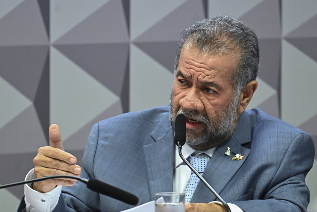 Lupi declara apoio do PT a Kalil em MG