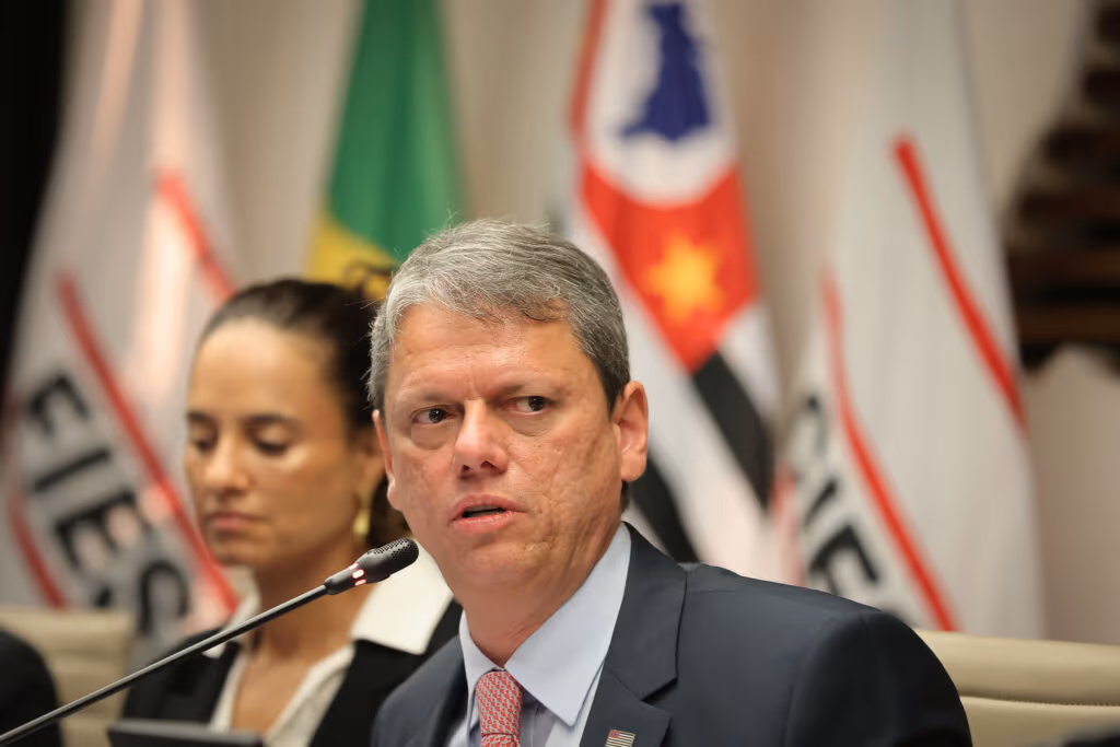 Tarcísio cancela viagem a Brasília