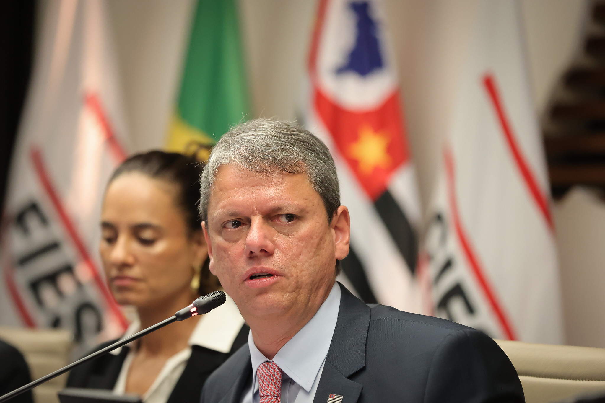 Em despedida de Derrite, Tarcísio defende tolerância zero ao crime organizado