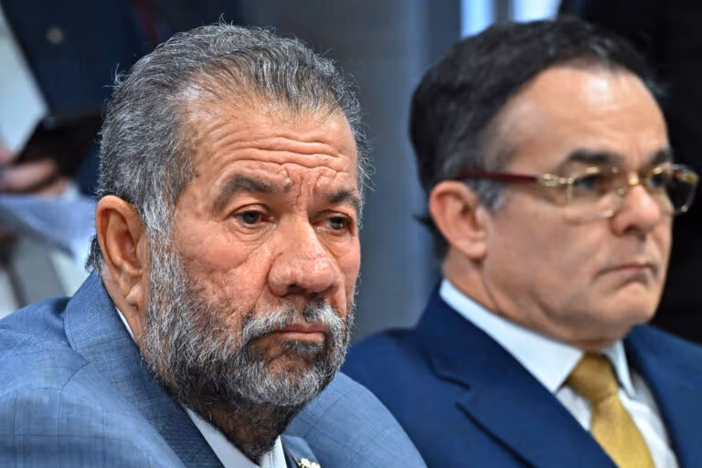 Lupi se recusa a responder e deputados batem boca na CPMI do INSS