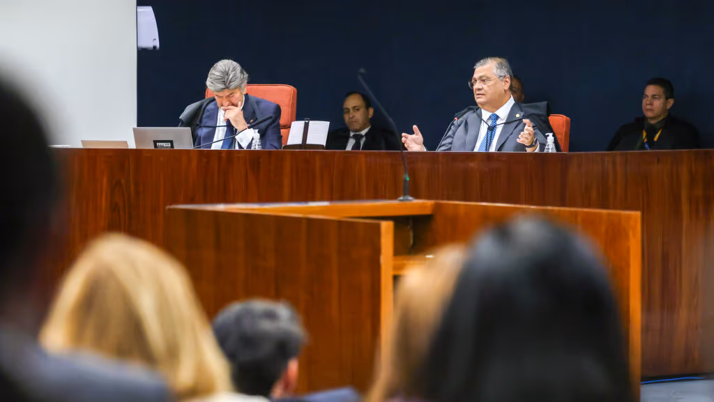 Fux cutuca as feridas do STF