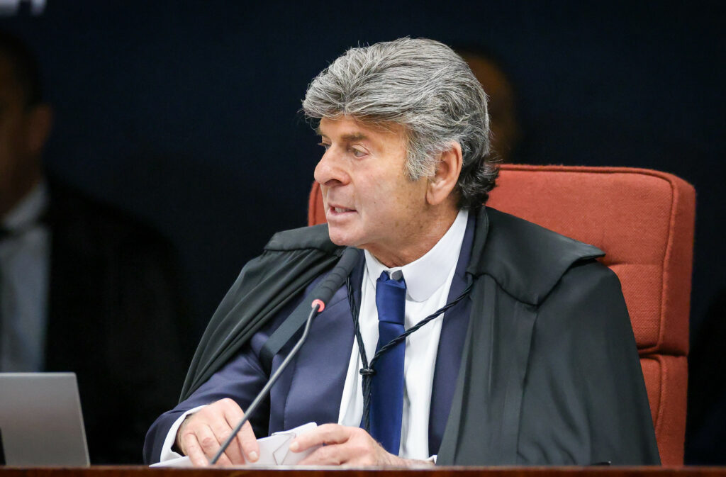 A reação dos ministros e parlamentares ao voto de Fux
