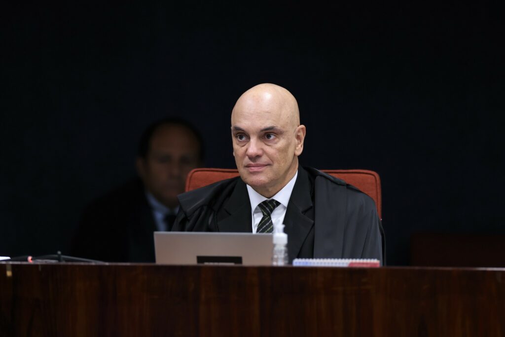 Julgamento de Bolsonaro: Moraes quer responder a Fux, mas…