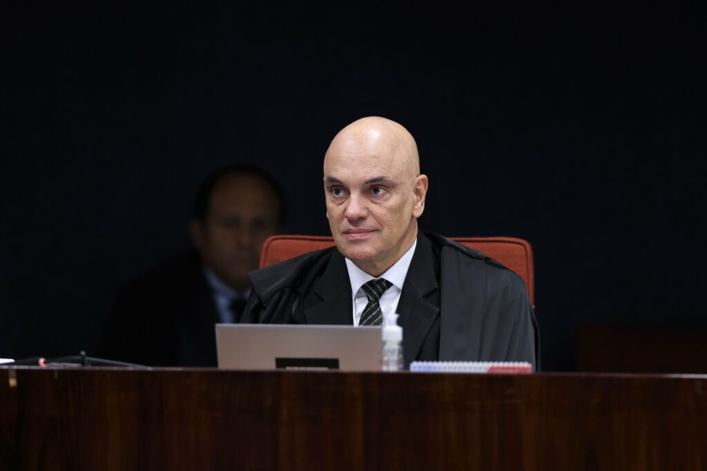 “Recebemos com pesar”, diz Eduardo sobre revogação de Magnitsky