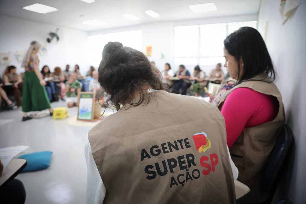 Agentes públicos recebem treinamento para programa social em SP