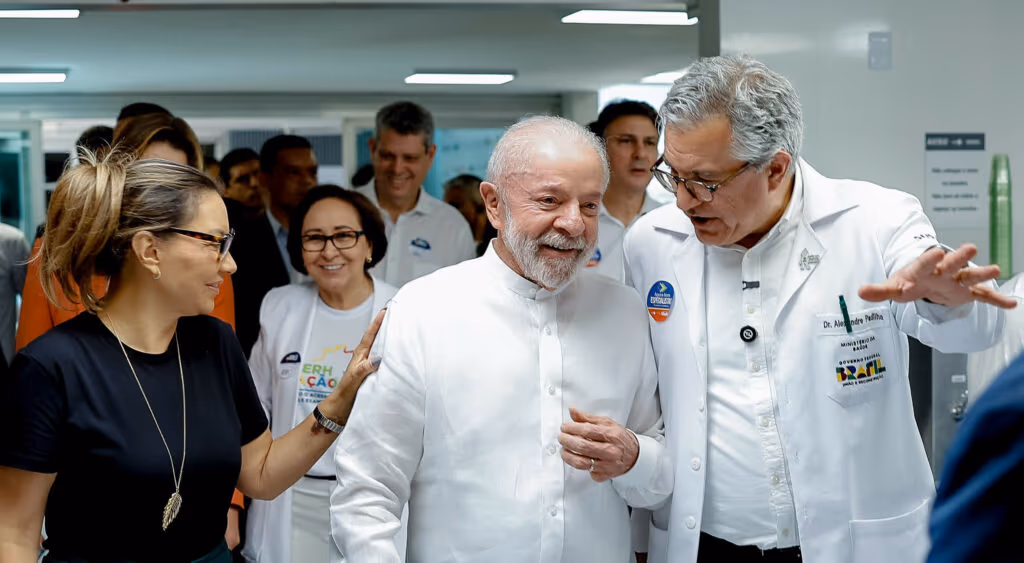 Crusoé: Lula ataca “elite médica” em mutirão de hospital universitário