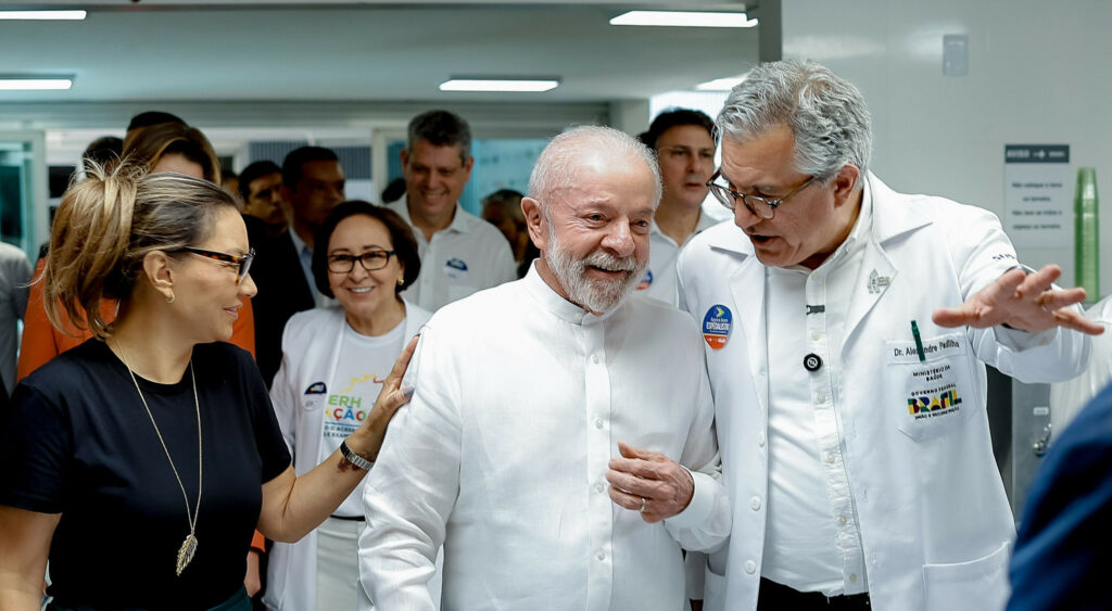 Crusoé: Lula ataca “elite médica” em mutirão de hospital universitário