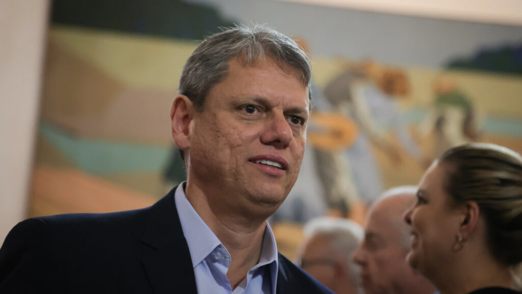 Pesquisa aponta saldo negativo para Tarcísio na busca pela anistia