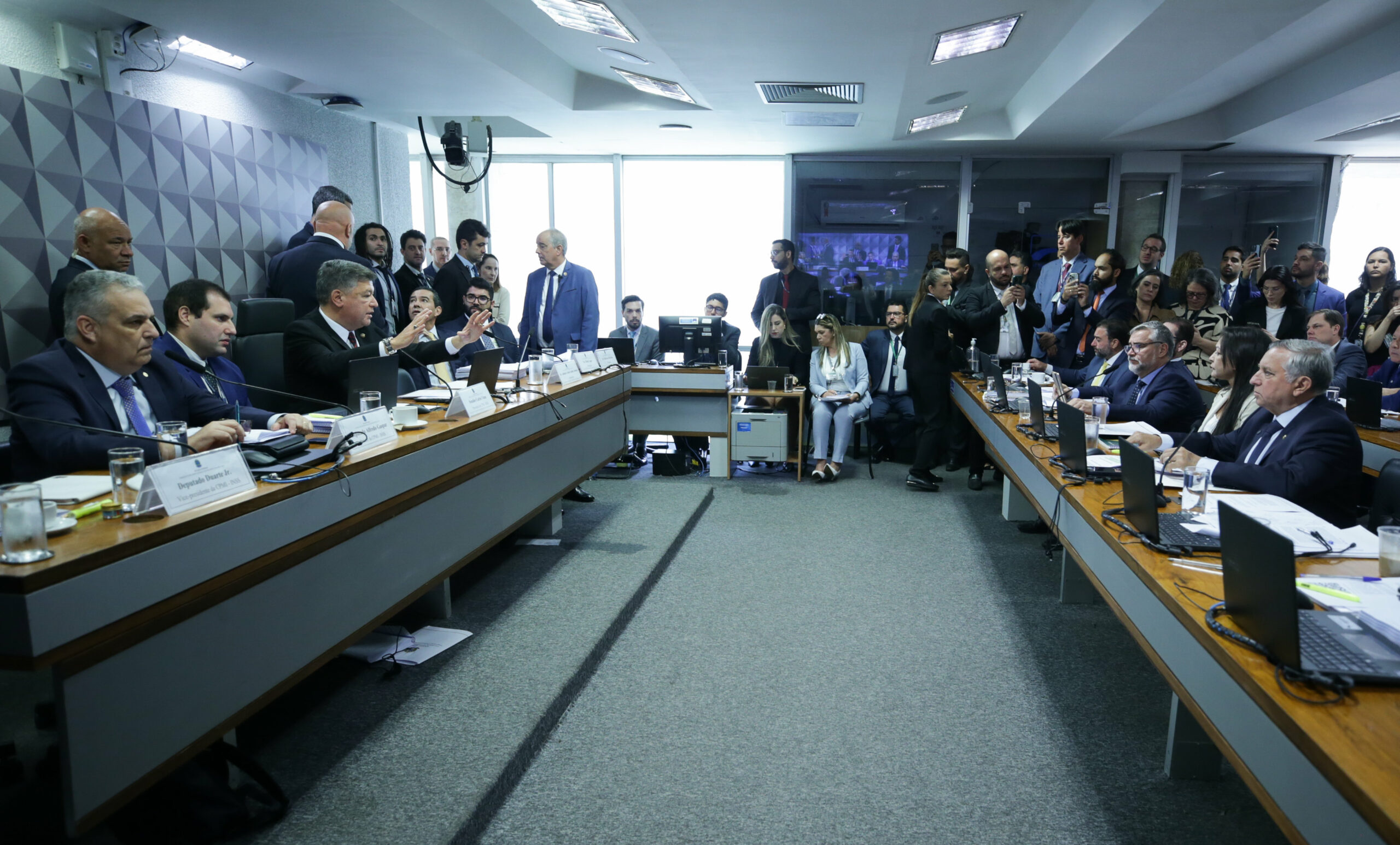 Ex-coordenador do INSS é conduzido coercitivamente para depor na CPMI