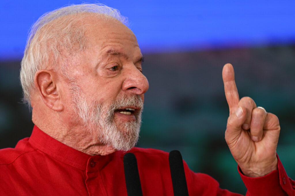 “Tenho idade de falar mais grosso com ele”, diz Lula sobre Trump