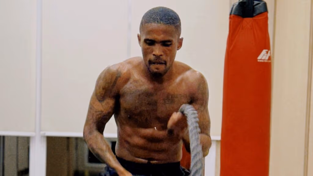 Jogador Douglas Costa tem prisão decretada; entenda o caso