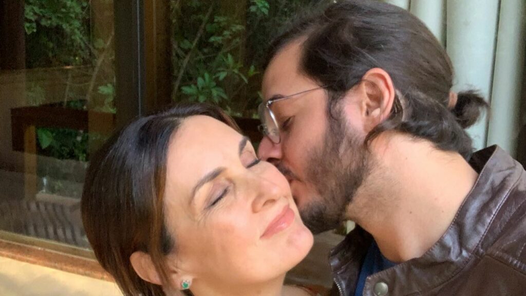 Fátima Bernardes recebe homenagem de Túlio Gadêlha em seu aniversário