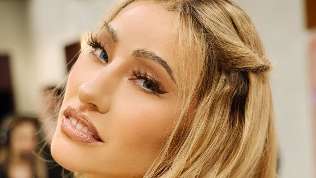 Sabrina Sato surge com “identidade secreta”