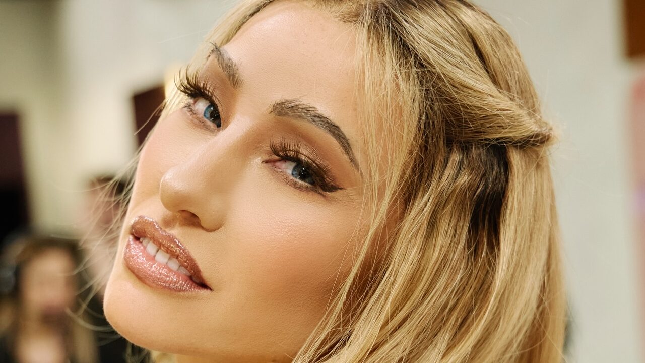 Sabrina Sato surge com “identidade secreta”