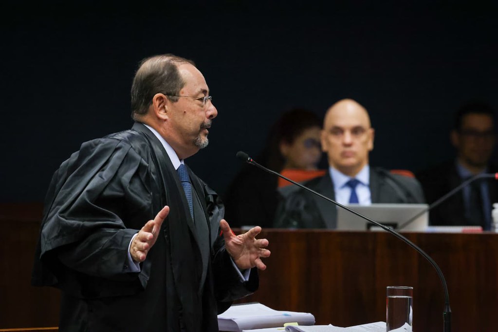 Defesa de Bolsonaro contesta prisão e fala em “risco de morte”