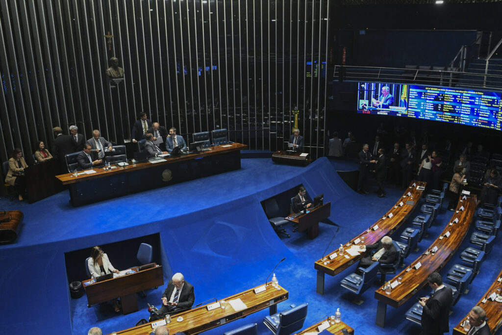 Crusoé: Regulamentação do lobby segue parada no Senado
