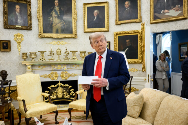 Trump é vacinado contra Covid e gripe em segundo check-up do ano