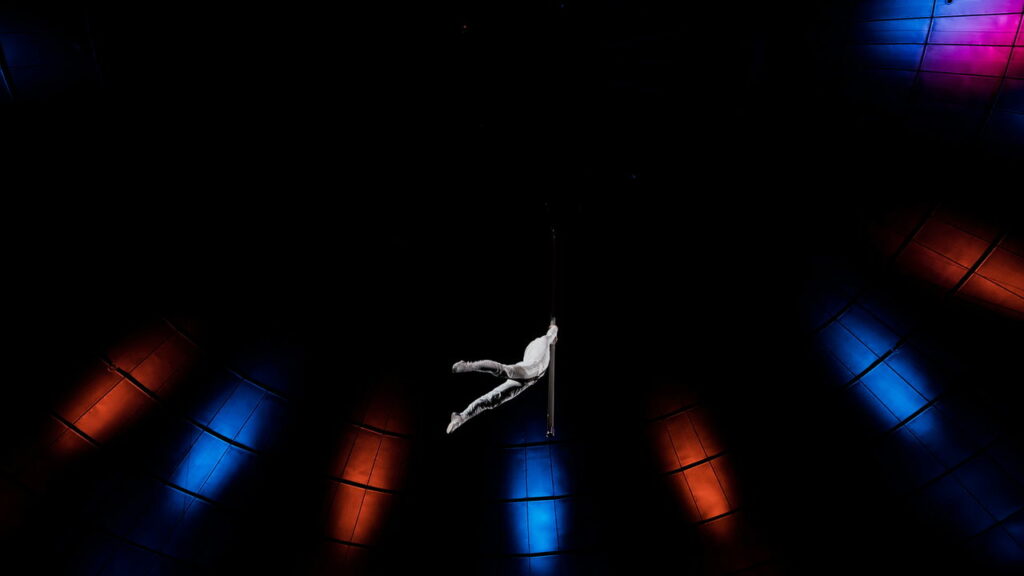 Artista de circo despenca durante apresentação aérea no Rio de Janeiro