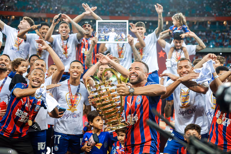 Bahia “passa o trator indo e voltando” no Confiança e é penta campeão do Nordeste