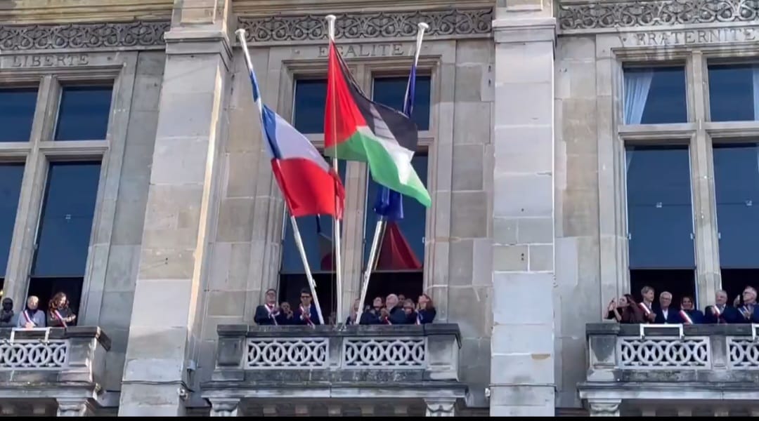 França: hasteamento de bandeira palestina em prefeituras gera polêmica