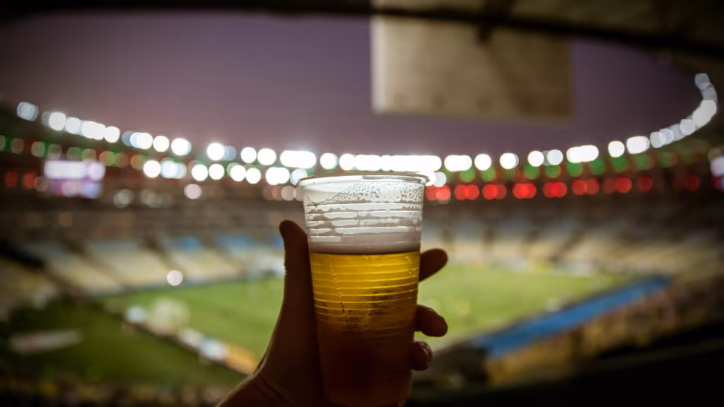 Bebidas alcoólicas devem voltar aos estádios de São Paulo após quase 30 anos