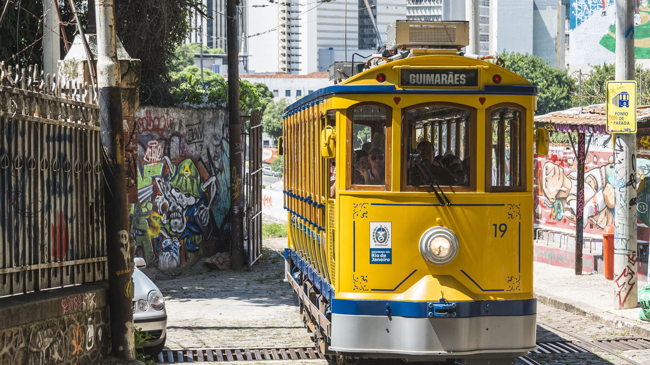 Bondinho descarrila é deixa pele menos 3 mortos e dezenas de feridos