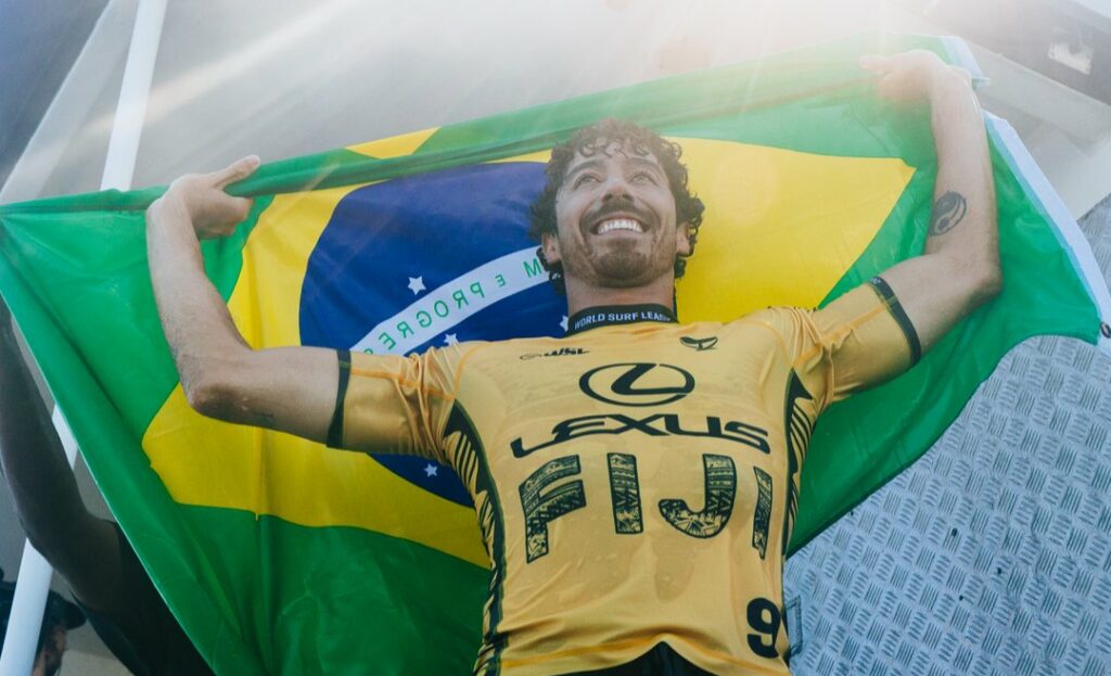 Brasil é campeão mundial de surfe, de novo, agora com Yago Doria