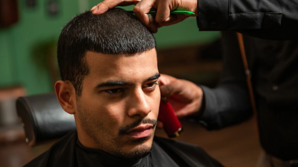 Esse corte de cabelo masculino virou o queridinho do ano