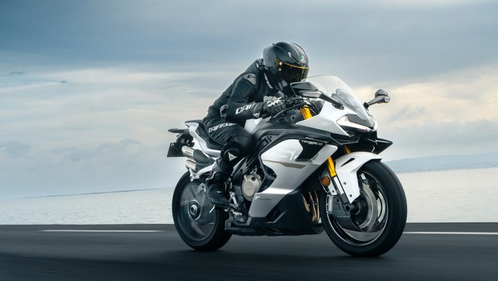 A moto que está tirando o sono da Yamaha e da Kawasaki