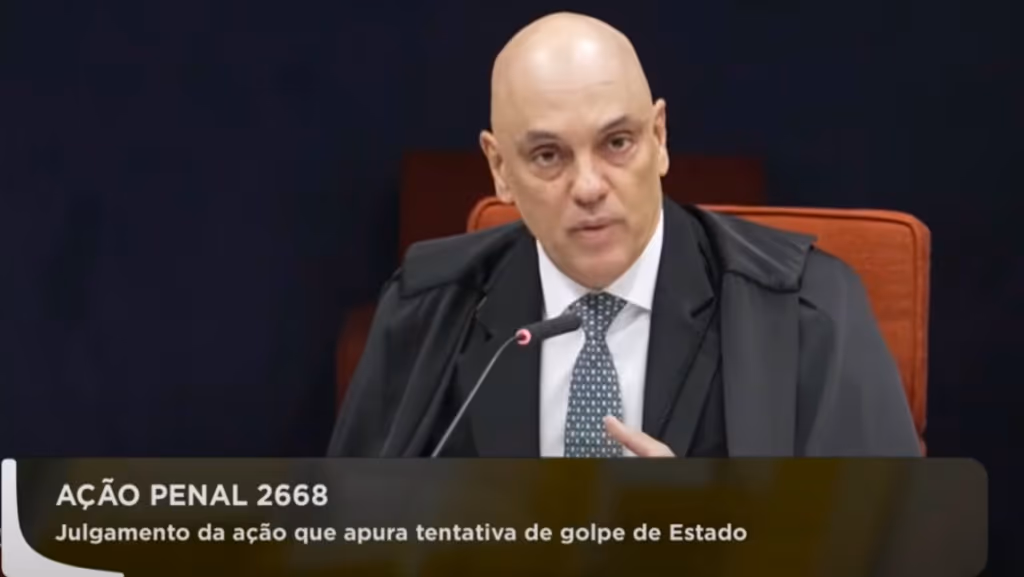 Moraes defende julgamento de Bolsonaro pelo STF antes de ler relatório