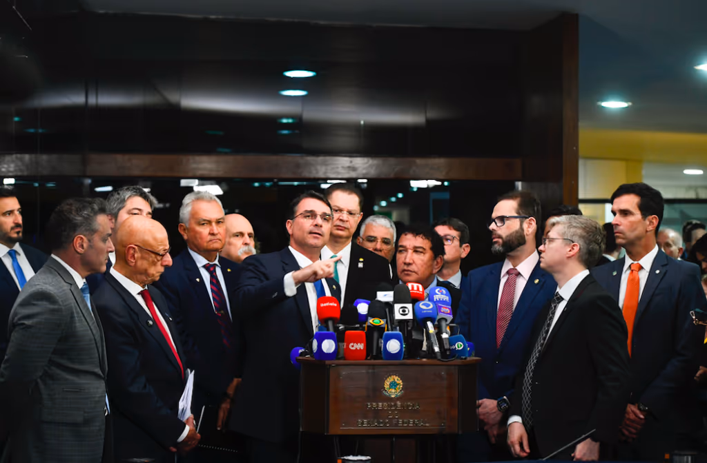 “Parecia um líder do governo do PT no Supremo”, protesta Flavio