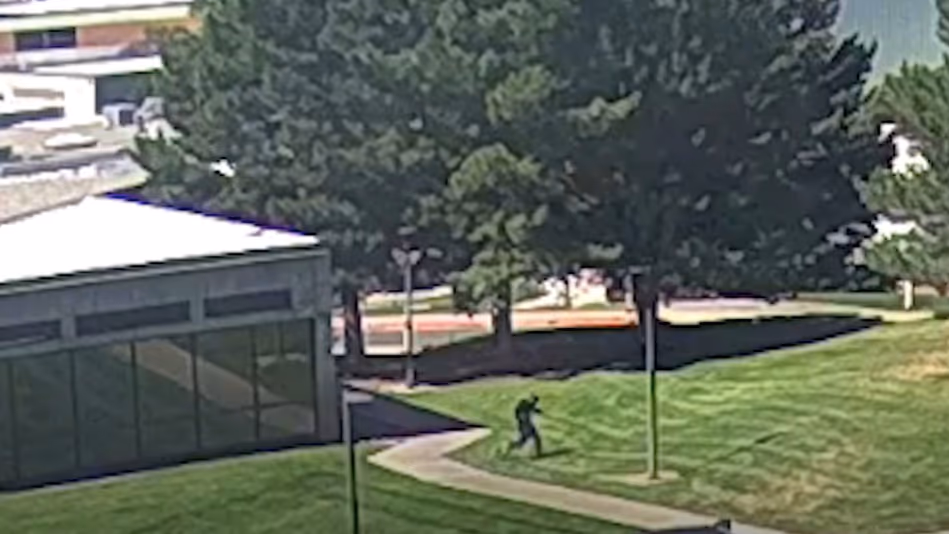 FBI divulga vídeo que registra fuga do assassino de Charlie Kirk