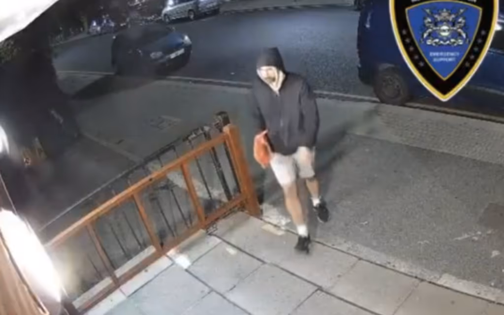 Homem é preso por série de ataques a sinagogas em Londres