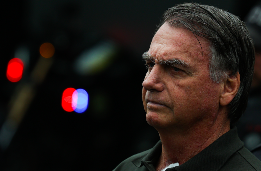 Vereador petista quer suspensão dos benefícios de Bolsonaro