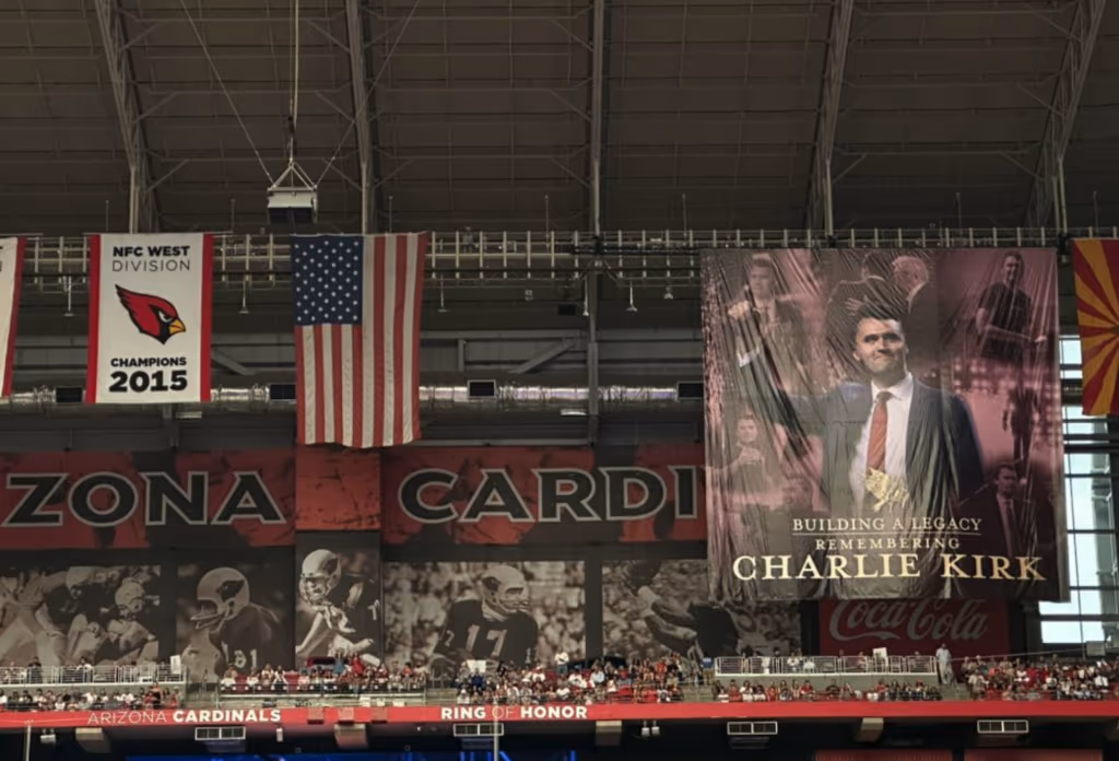 Mais de 100 mil pessoas participam do funeral de Charlie Kirk