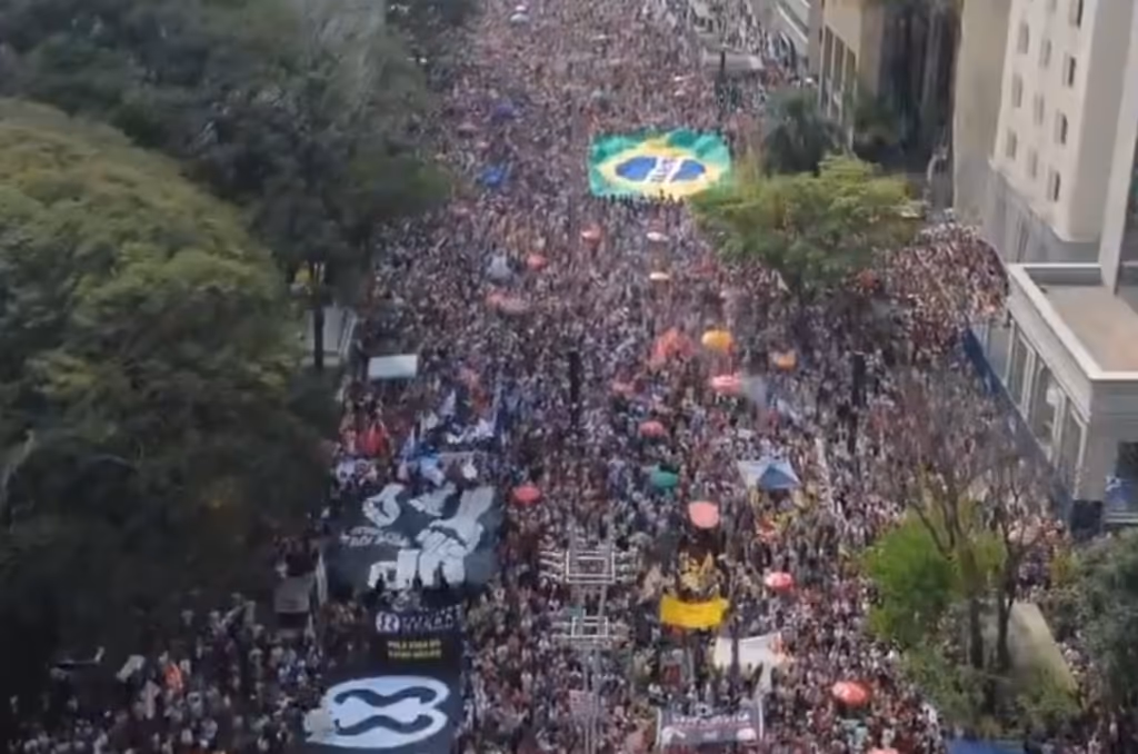Ato contra PEC da Blindagem na Paulista reúne 42,3 mil pessoas, aponta monitor da USP