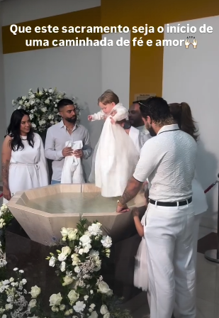 José Leonardo, filho de Virginia Fonseca, é batizado