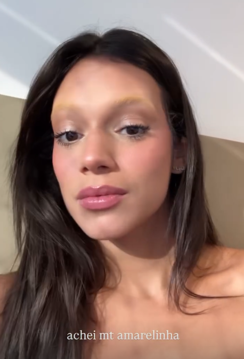 Alane Dias surge com visual surpreendente