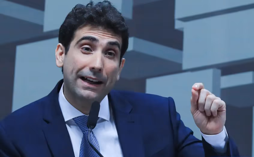 Roberto Ellery na Crusoé: Por que o dólar caiu (e o que isso nos ensina)