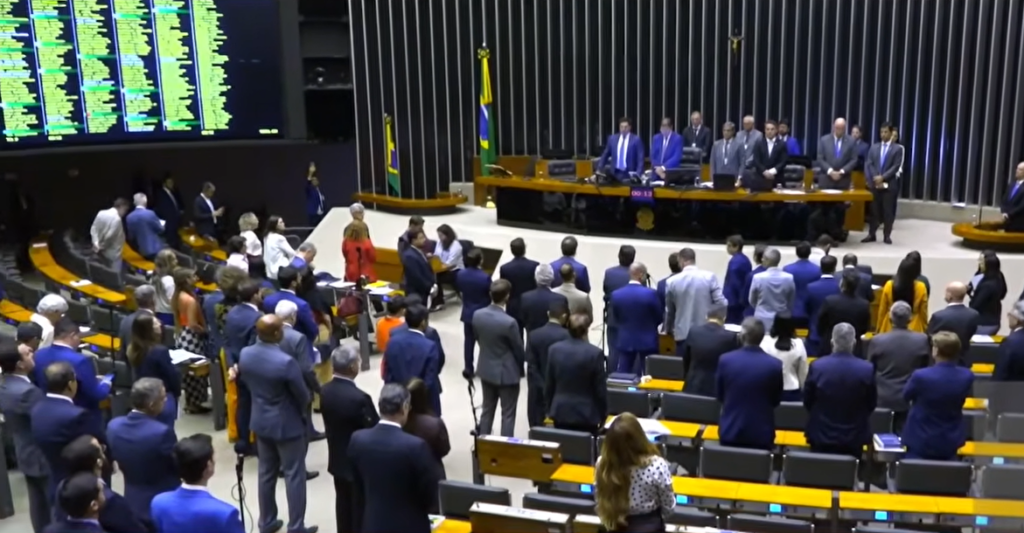 Sessão da Câmara tem um minuto de silêncio por morte de Charlie Kirk