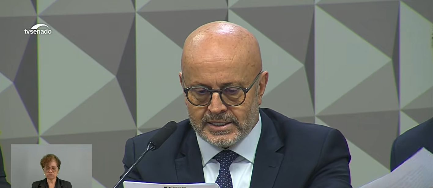 “Careca do INSS” se recusa a responder pergunta do relator e CPMI tem bate-boca