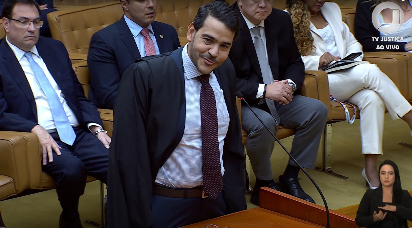 “Lealdade à Pátria”, diz AGU sobre gestão de Barroso no STF