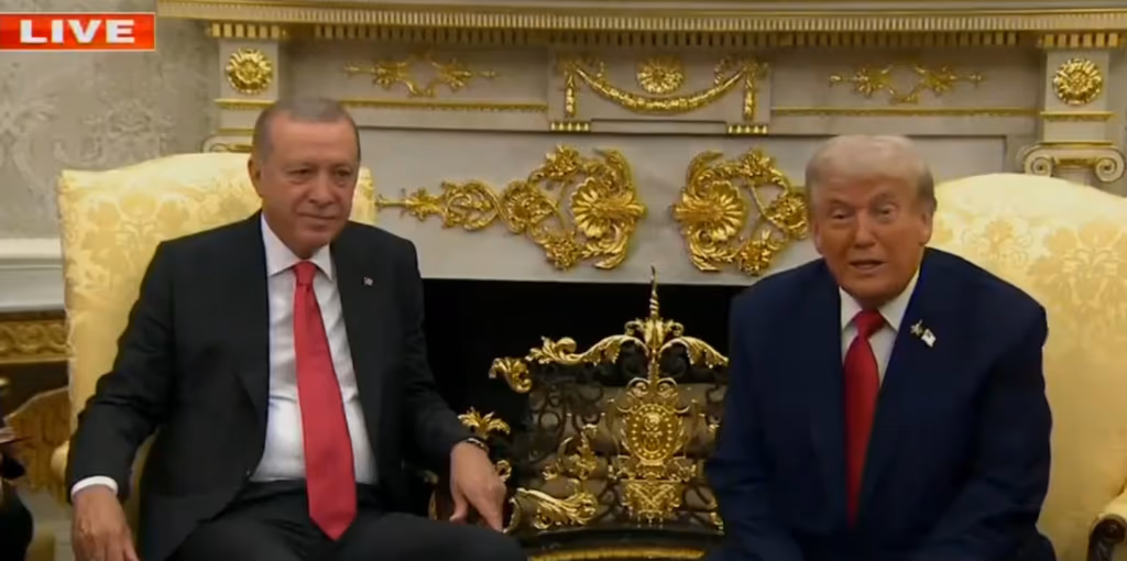 “Sabe sobre eleições manipuladas melhor do que ninguém”, diz Trump sobre Erdogan